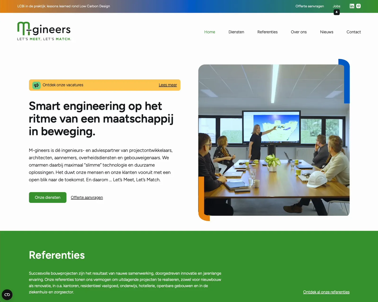De homepage van m-gineers.com: 'Smart engineering op het ritme van een maatschappij in beweging.' naast de vergaderzaalfoto, met de groene Referenties-band eronder.
