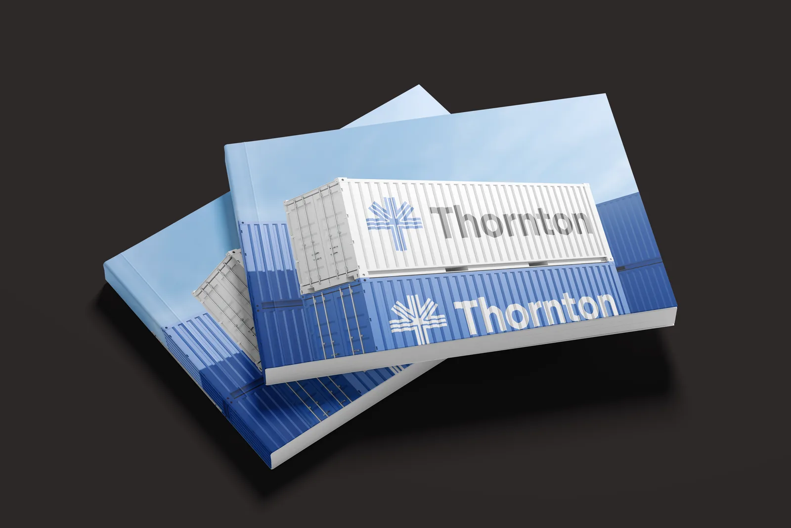 Twee exemplaren van het Thornton-brandbook op elkaar: de cover toont witte en blauwe zeecontainers met het nieuwe logo.